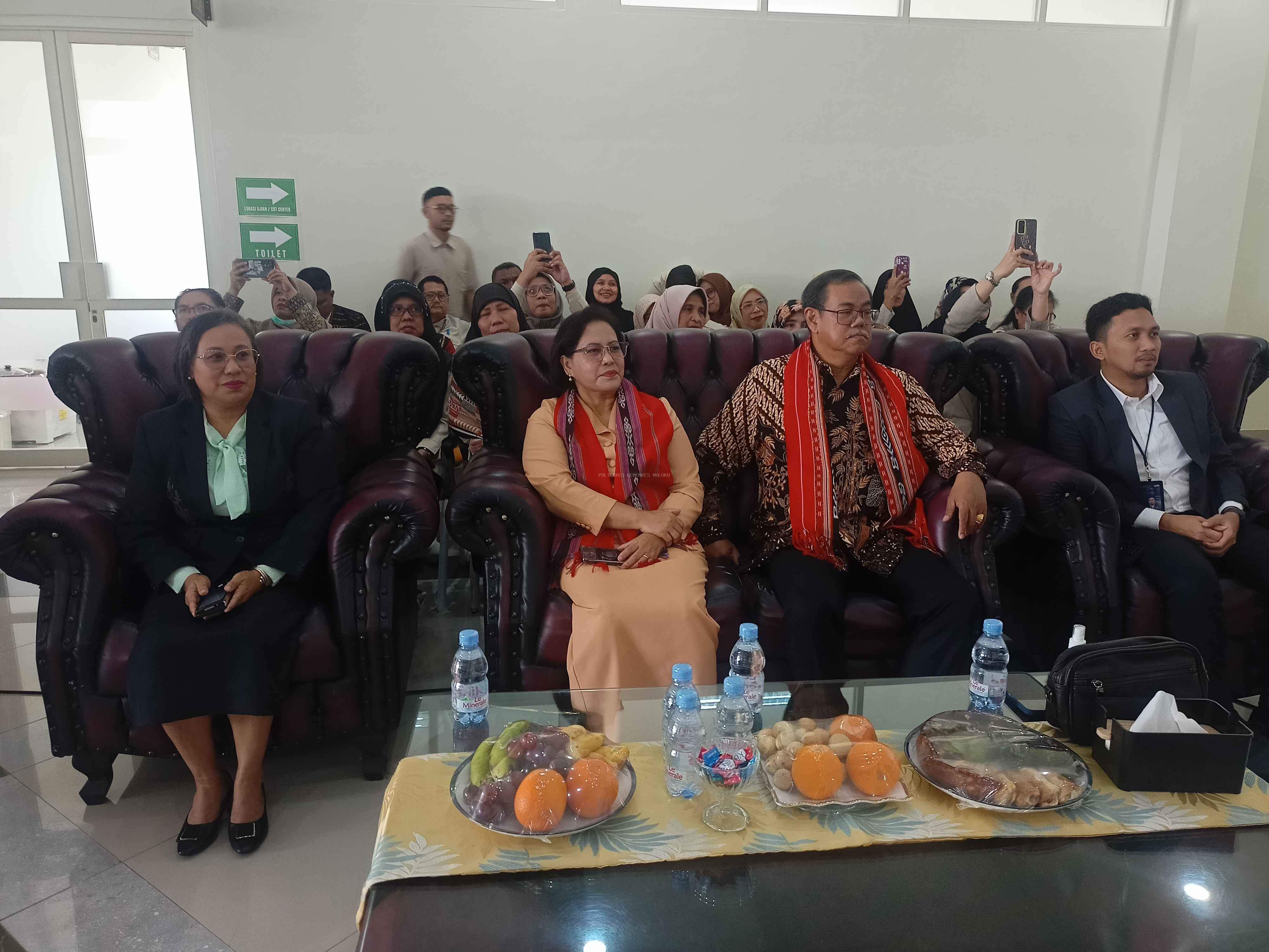 SEKRETARIS DIREKTORAT JENDERAL TENAGA KESEHATAN KEMENKES RI BERKESEMPATAN MEMBUKA ACARA PENGENALAN KEHIDUPAN KAMPUS BAGI MAHASISWA BARU POLTEKKES KEMENKES MALUKU