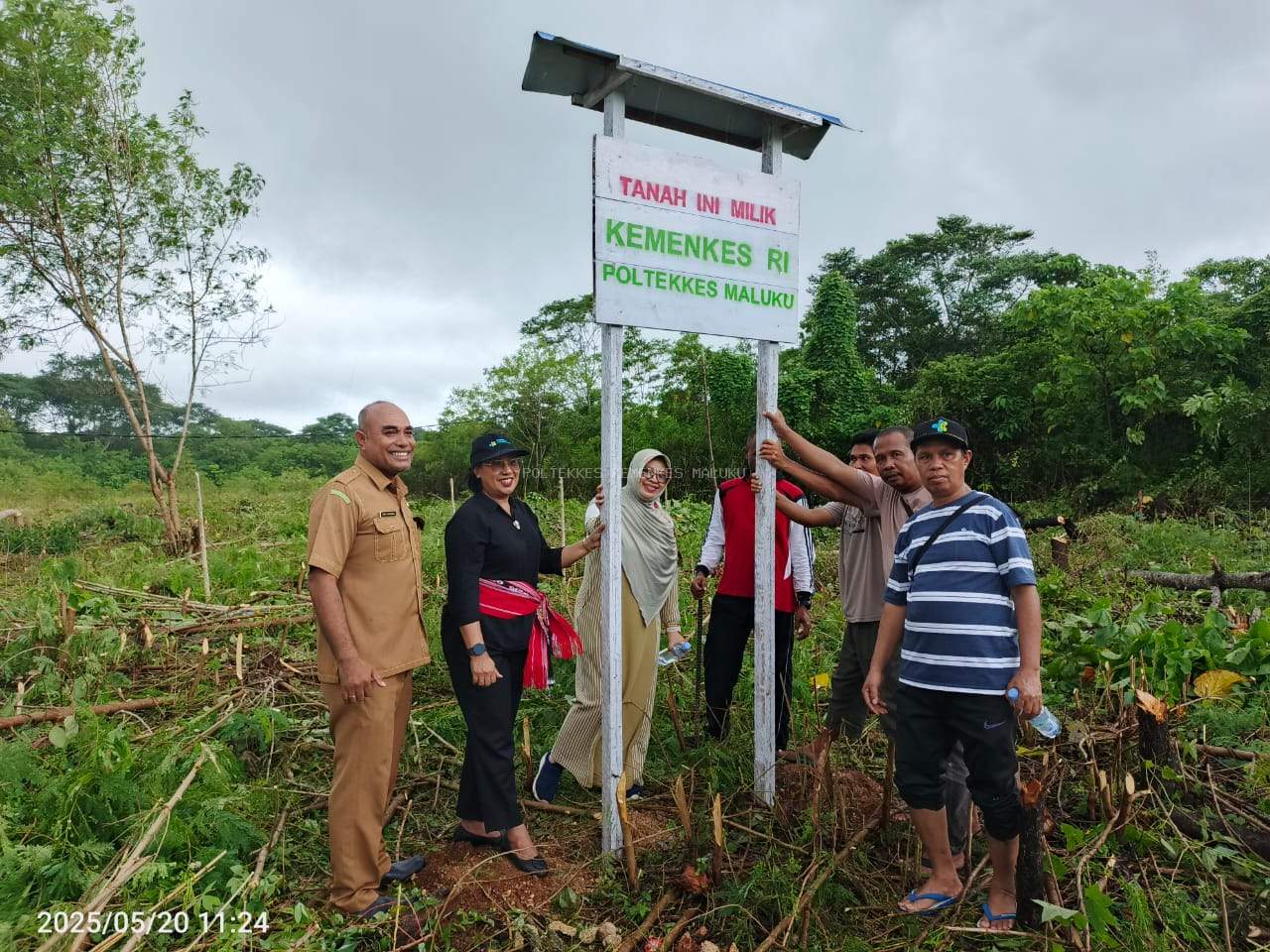 POLTEKKES KEMENKES MALUKU PASANG PLAN NAMA DI TANAH HIBAH UNTUK PRODI KEBIDANAN SAUMLAKI